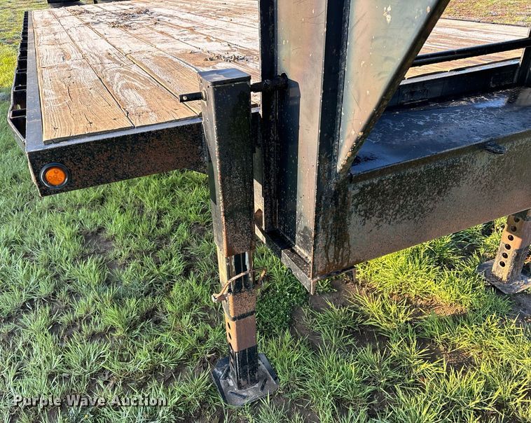 image for item EH6623 2010 Trailerman HHG8205F20 equipment trailer