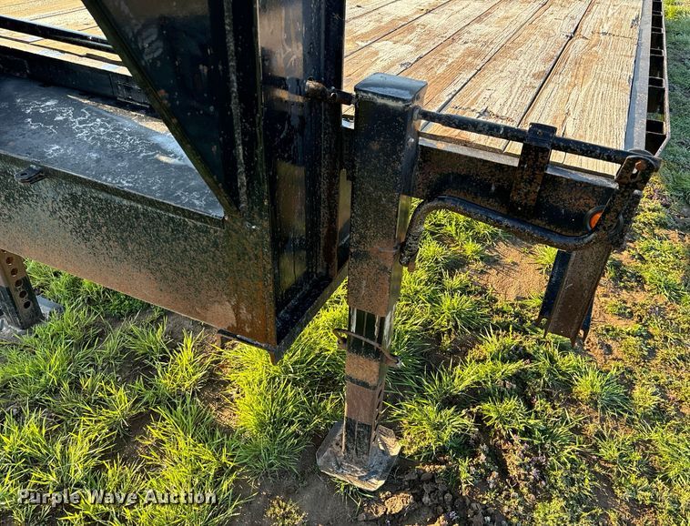 image for item EH6623 2010 Trailerman HHG8205F20 equipment trailer