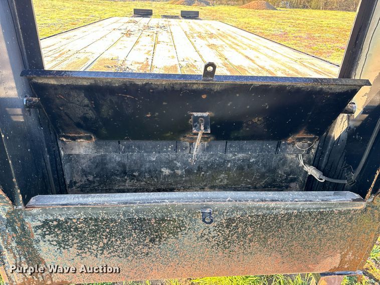 image for item EH6623 2010 Trailerman HHG8205F20 equipment trailer