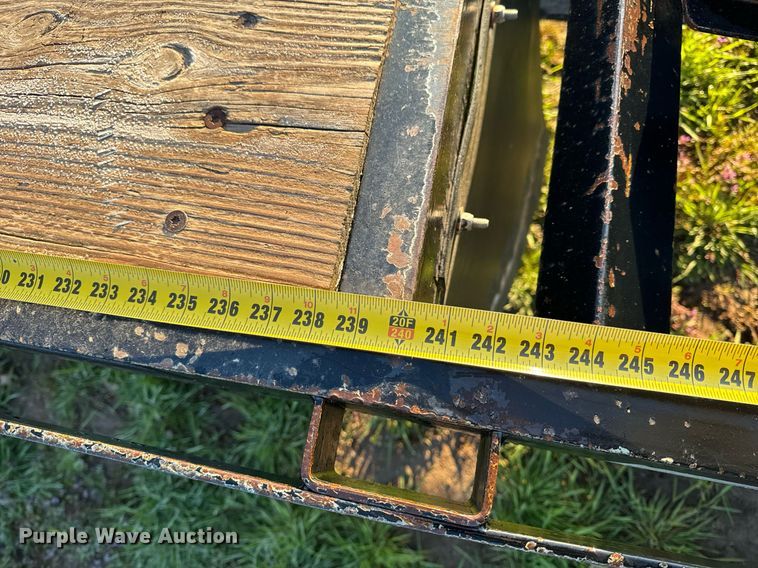 image for item EH6623 2010 Trailerman HHG8205F20 equipment trailer