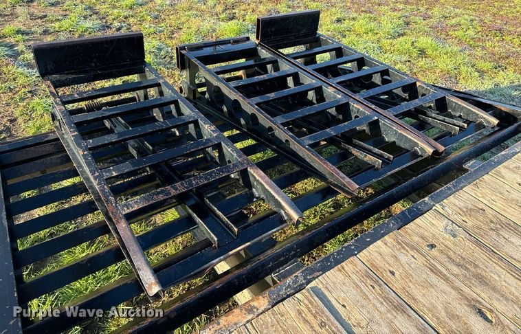 image for item EH6623 2010 Trailerman HHG8205F20 equipment trailer