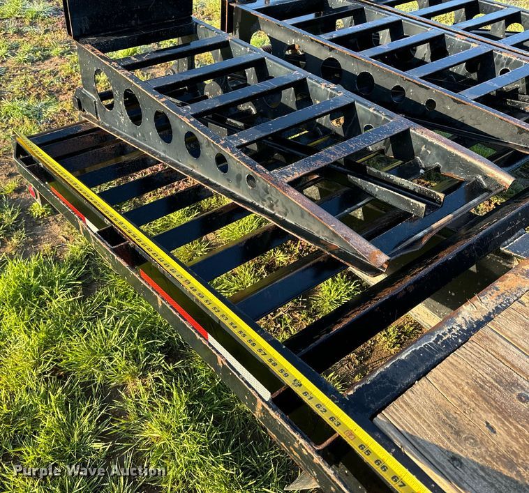 image for item EH6623 2010 Trailerman HHG8205F20 equipment trailer