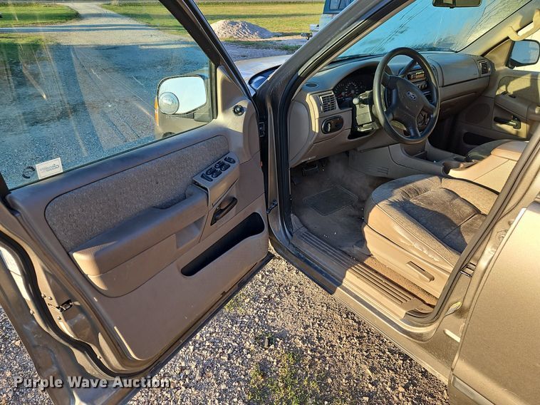 image for item EI3644 2004 Ford Explorer  SUV