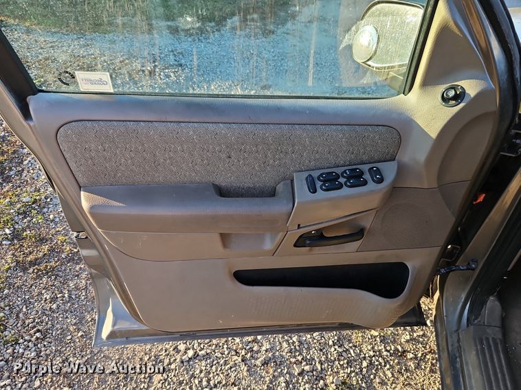 image for item EI3644 2004 Ford Explorer  SUV