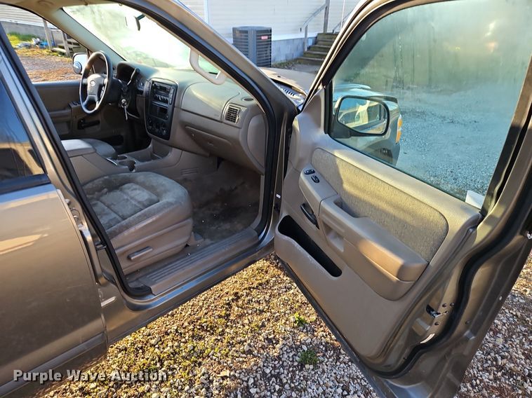image for item EI3644 2004 Ford Explorer  SUV