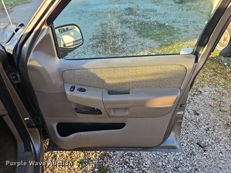 image for item EI3644 2004 Ford Explorer  SUV