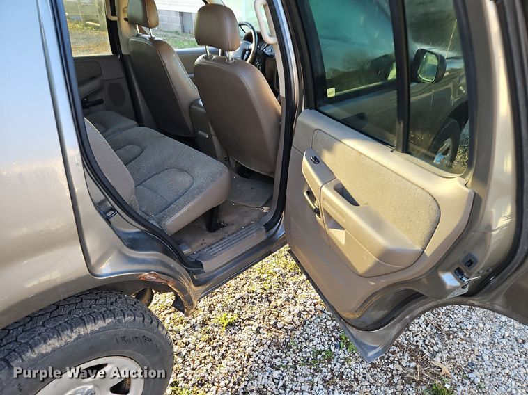 image for item EI3644 2004 Ford Explorer  SUV