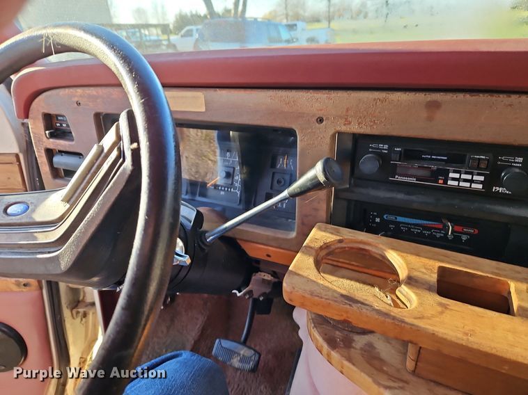 image for item EI3645 1989 Ford E150 van