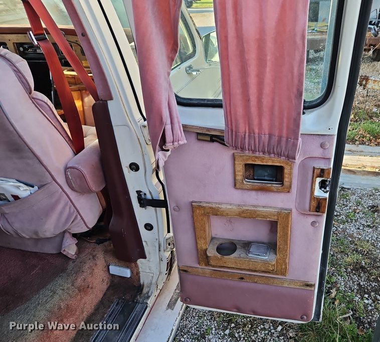 image for item EI3645 1989 Ford E150 van