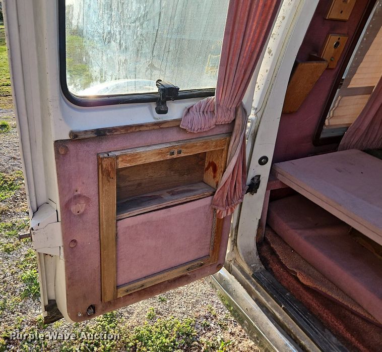 image for item EI3645 1989 Ford E150 van