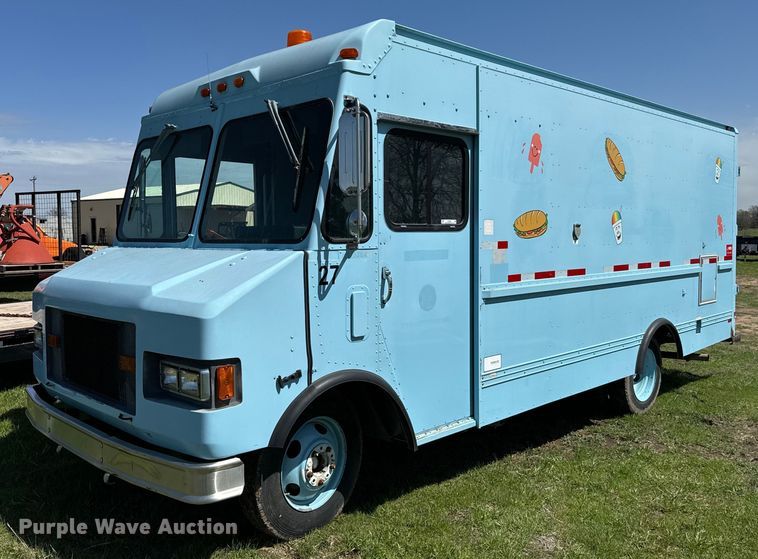 image for item EJ0363 1994 GMC food truck
