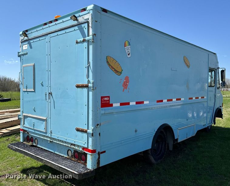 image for item EJ0363 1994 GMC food truck