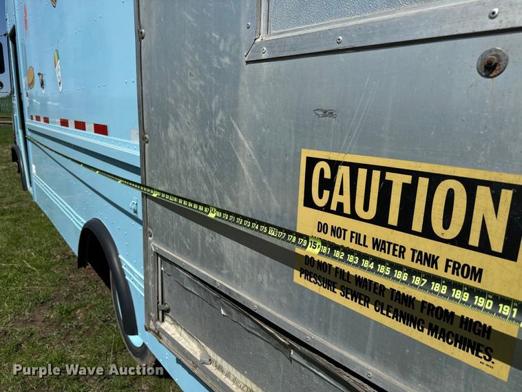 image for item EJ0363 1994 GMC food truck