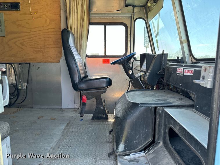 image for item EJ0363 1994 GMC food truck