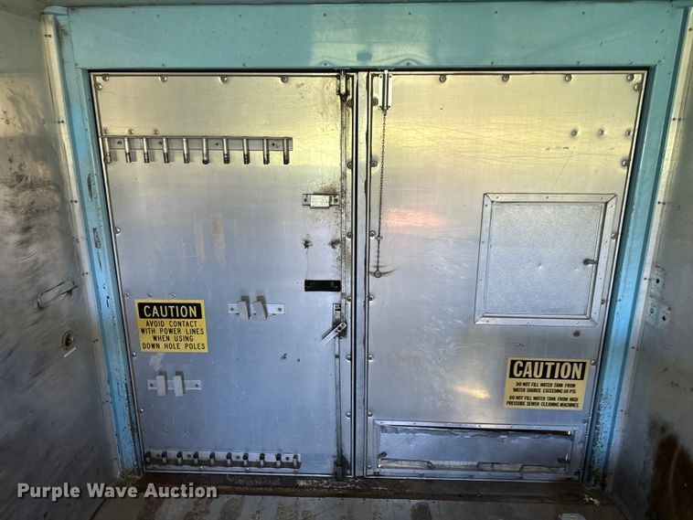 image for item EJ0363 1994 GMC food truck