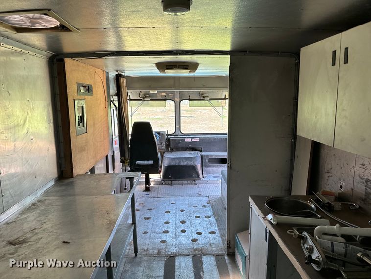 image for item EJ0363 1994 GMC food truck