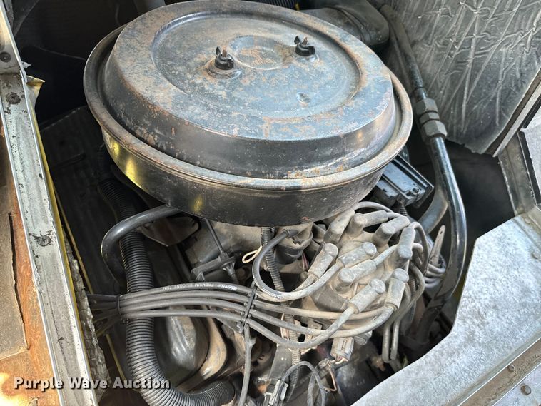 image for item EJ0363 1994 GMC food truck