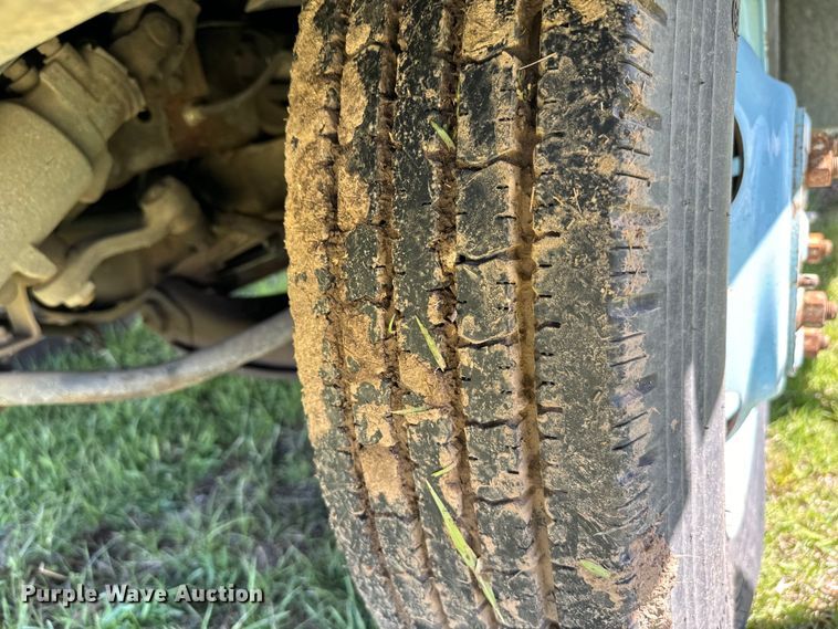 image for item EJ0363 1994 GMC food truck