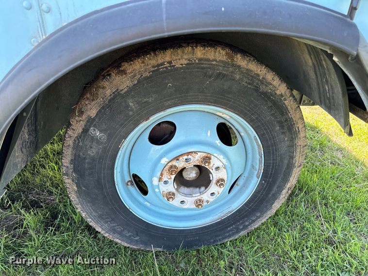 image for item EJ0363 1994 GMC food truck