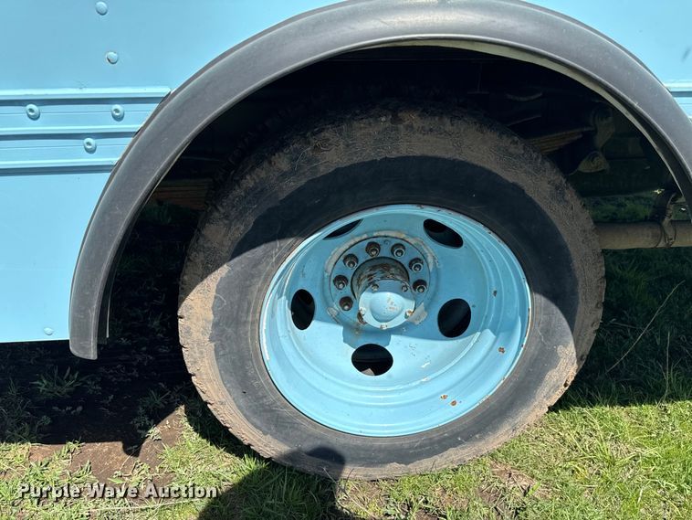 image for item EJ0363 1994 GMC food truck