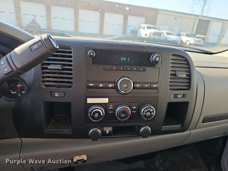 image for item EJ6160 2013 Chevrolet  Silverado 1500 Crew Cab pickup truck