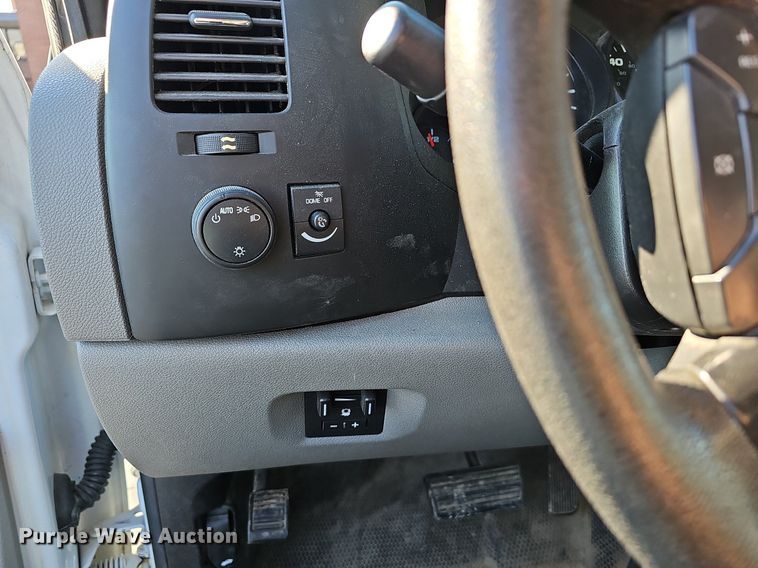 image for item EJ6160 2013 Chevrolet  Silverado 1500 Crew Cab pickup truck