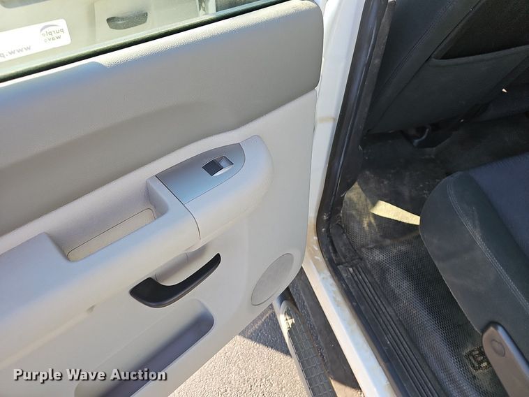 image for item EJ6160 2013 Chevrolet  Silverado 1500 Crew Cab pickup truck