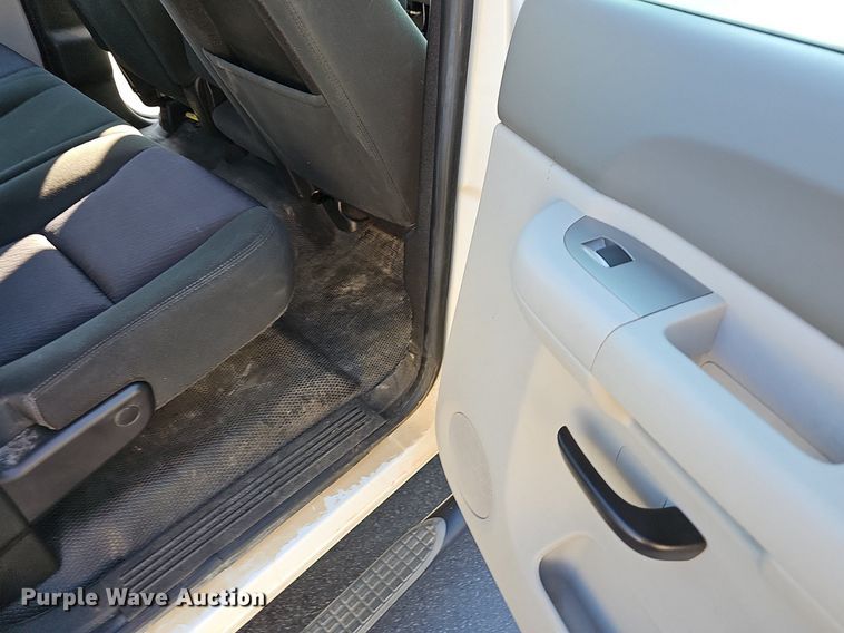 image for item EJ6160 2013 Chevrolet  Silverado 1500 Crew Cab pickup truck