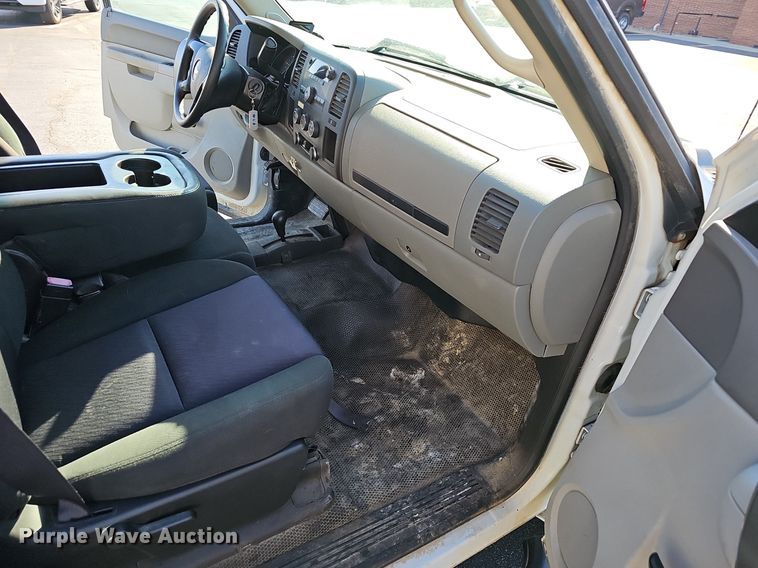 image for item EJ6160 2013 Chevrolet  Silverado 1500 Crew Cab pickup truck