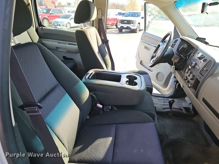 image for item EJ6160 2013 Chevrolet  Silverado 1500 Crew Cab pickup truck