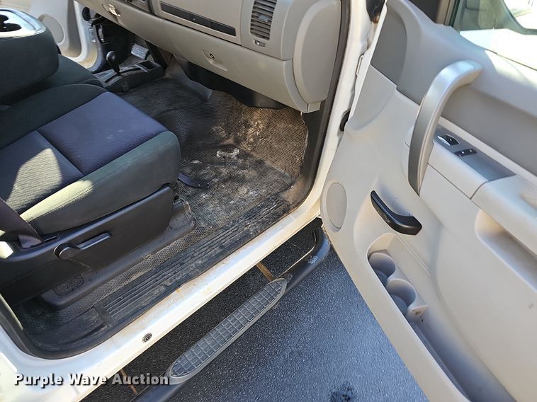 image for item EJ6160 2013 Chevrolet  Silverado 1500 Crew Cab pickup truck