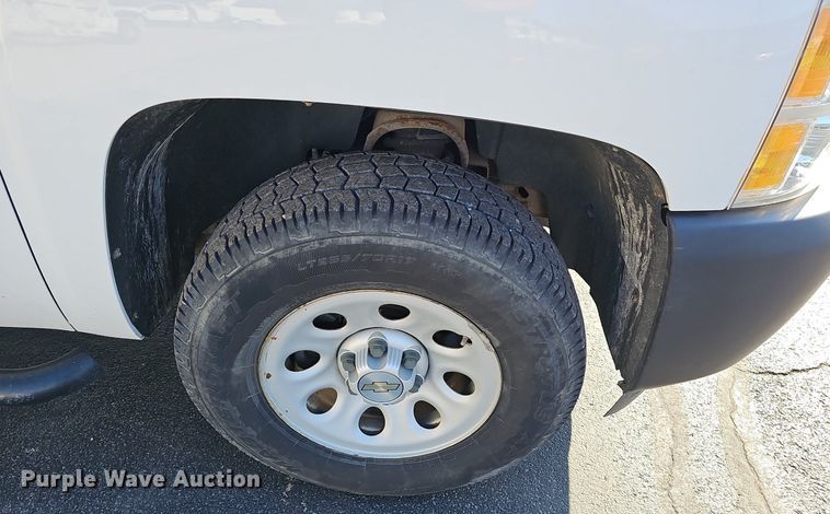 image for item EJ6160 2013 Chevrolet  Silverado 1500 Crew Cab pickup truck