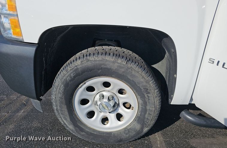 image for item EJ6160 2013 Chevrolet  Silverado 1500 Crew Cab pickup truck