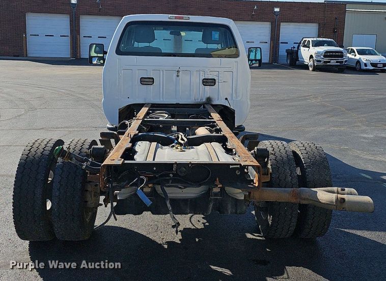 image for item EJ6162 2013 Ford  F550 Super Duty XL truck cab and chassis