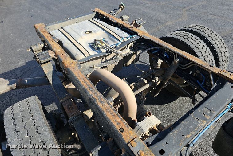 image for item EJ6162 2013 Ford  F550 Super Duty XL truck cab and chassis