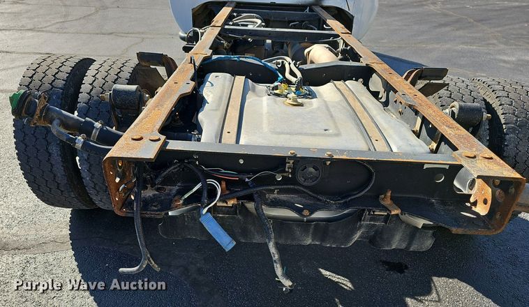 image for item EJ6162 2013 Ford  F550 Super Duty XL truck cab and chassis