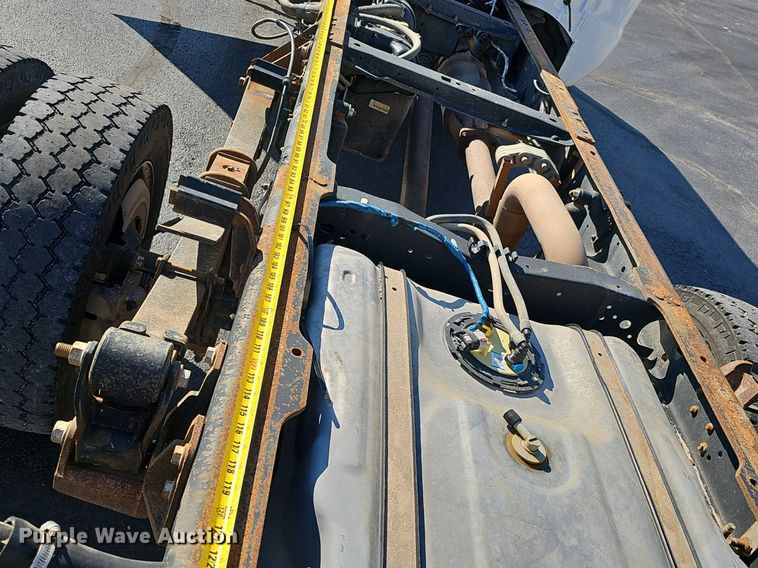 image for item EJ6162 2013 Ford  F550 Super Duty XL truck cab and chassis