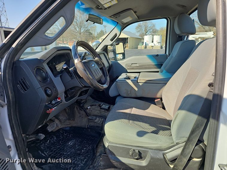 image for item EJ6162 2013 Ford  F550 Super Duty XL truck cab and chassis