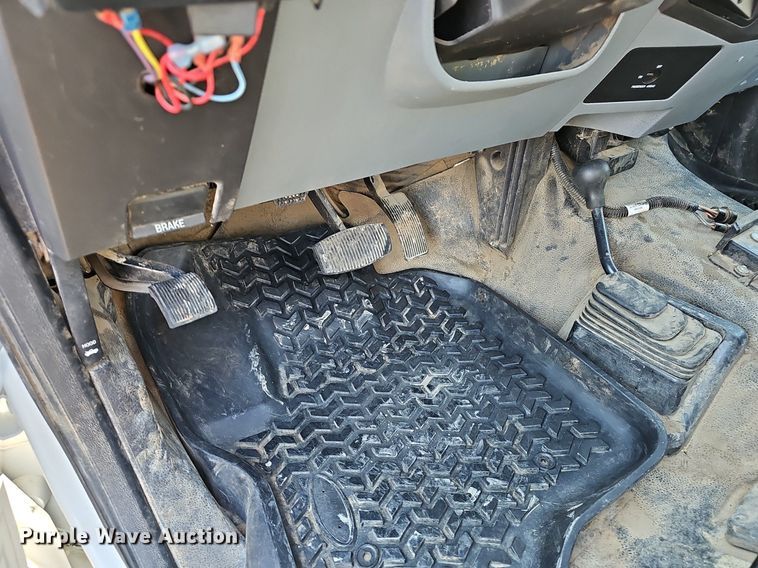 image for item EJ6162 2013 Ford  F550 Super Duty XL truck cab and chassis