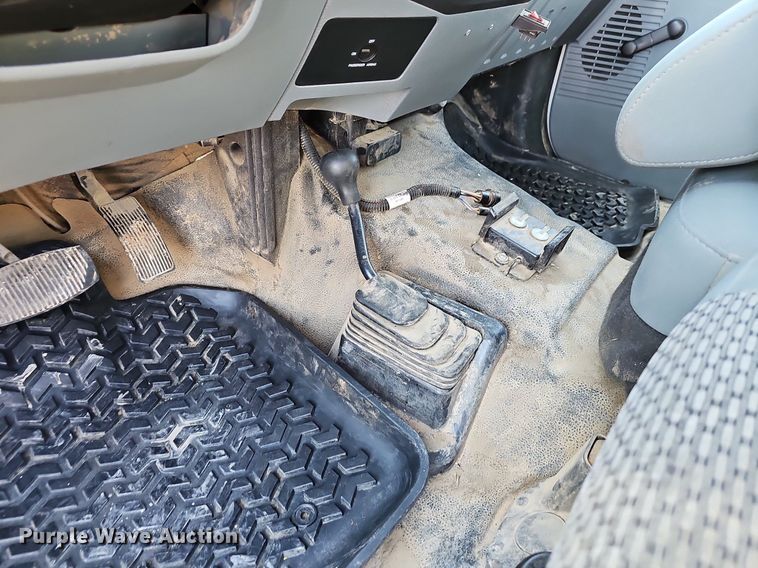 image for item EJ6162 2013 Ford  F550 Super Duty XL truck cab and chassis