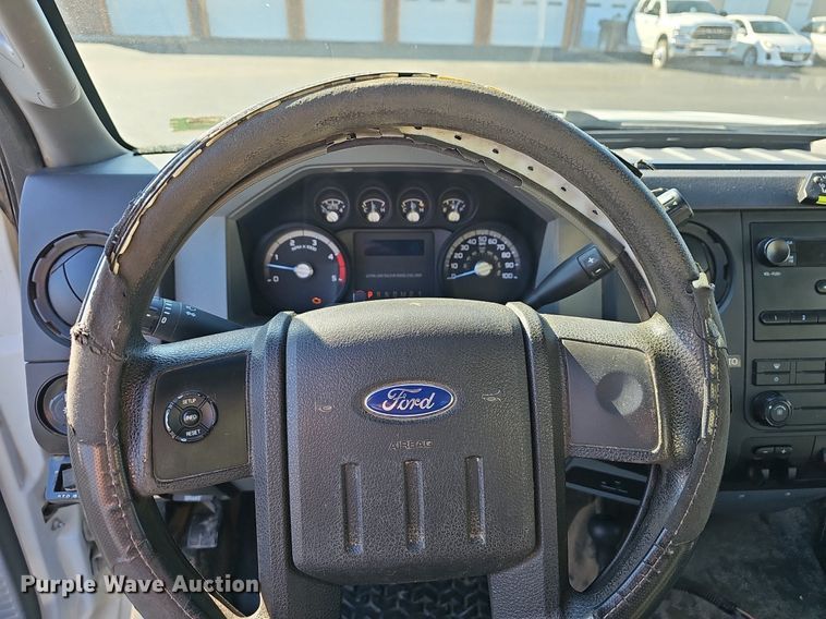 image for item EJ6162 2013 Ford  F550 Super Duty XL truck cab and chassis