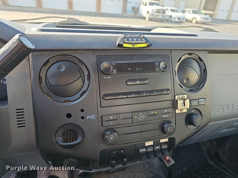 image for item EJ6162 2013 Ford  F550 Super Duty XL truck cab and chassis