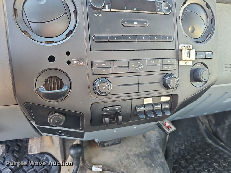 image for item EJ6162 2013 Ford  F550 Super Duty XL truck cab and chassis