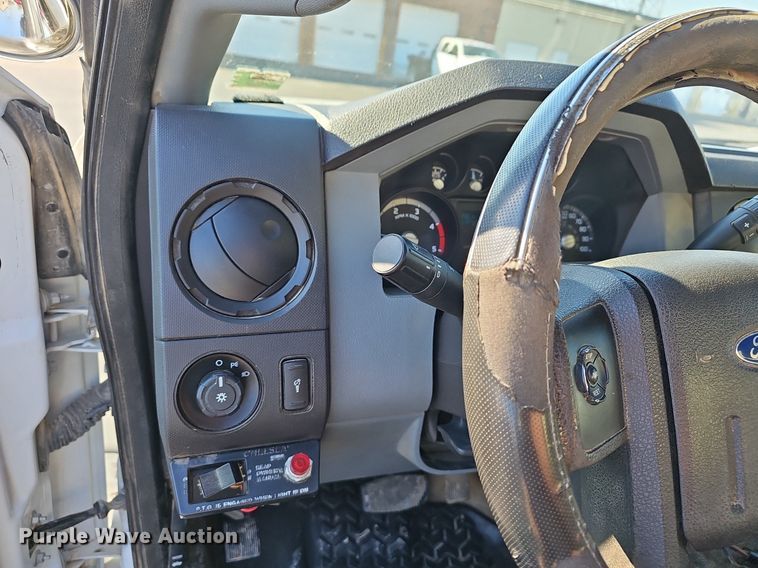 image for item EJ6162 2013 Ford  F550 Super Duty XL truck cab and chassis