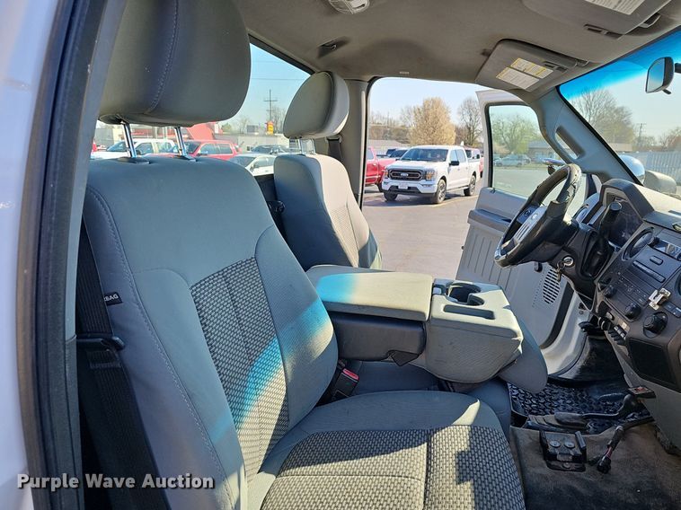 image for item EJ6162 2013 Ford  F550 Super Duty XL truck cab and chassis