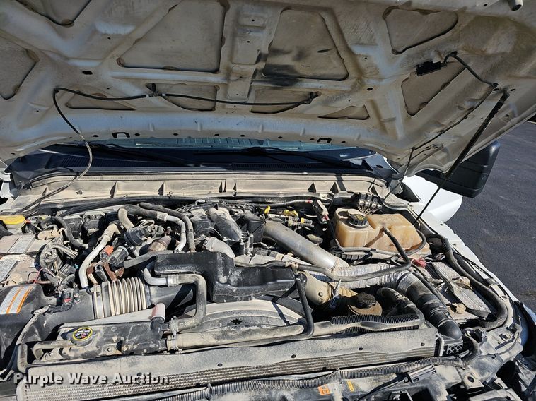 image for item EJ6162 2013 Ford  F550 Super Duty XL truck cab and chassis