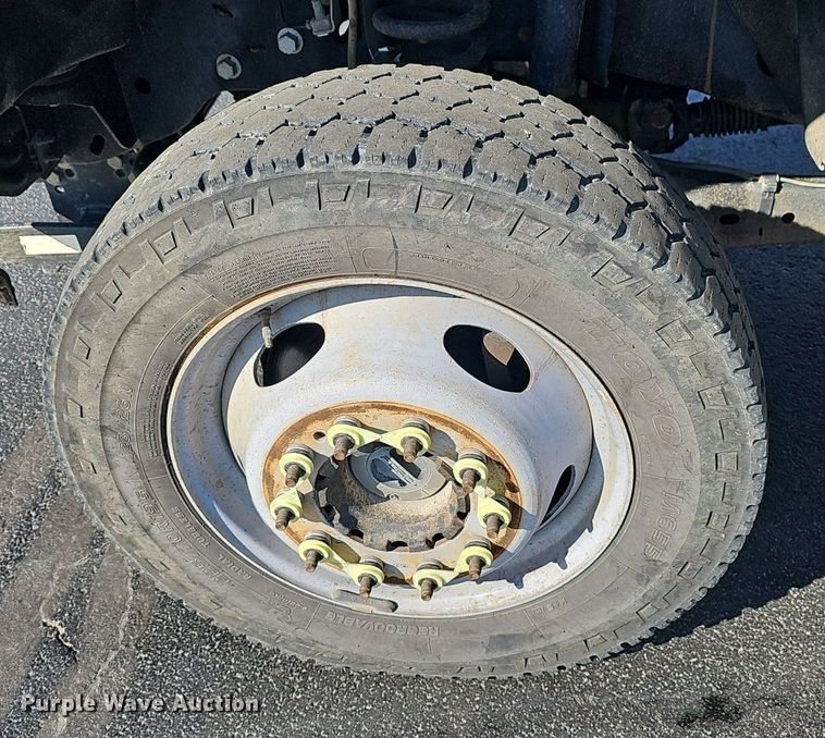 image for item EJ6162 2013 Ford  F550 Super Duty XL truck cab and chassis