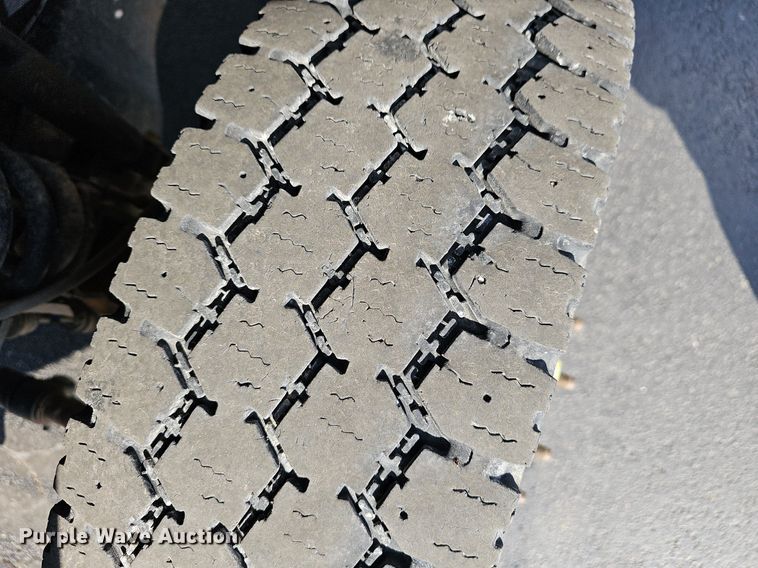 image for item EJ6162 2013 Ford  F550 Super Duty XL truck cab and chassis