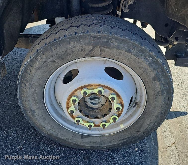 image for item EJ6162 2013 Ford  F550 Super Duty XL truck cab and chassis