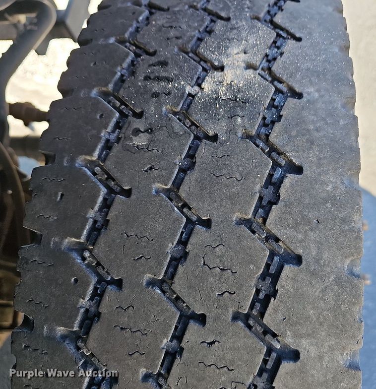 image for item EJ6162 2013 Ford  F550 Super Duty XL truck cab and chassis